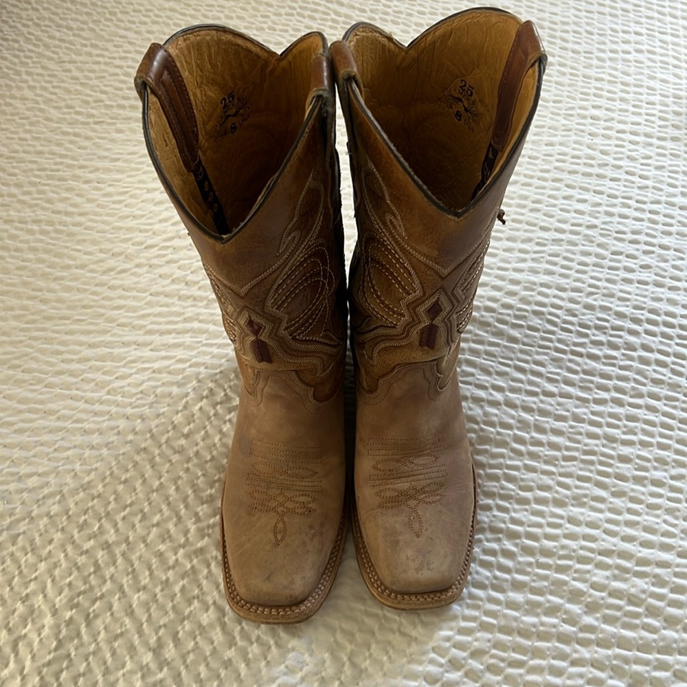 Brown women cowboy boots size 9